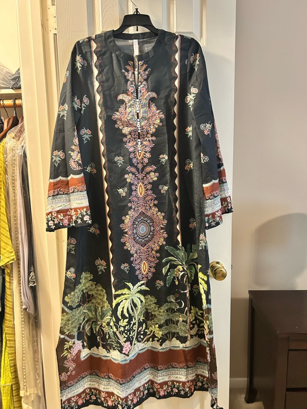 Women’s Black Floral Embroidered Kaftan